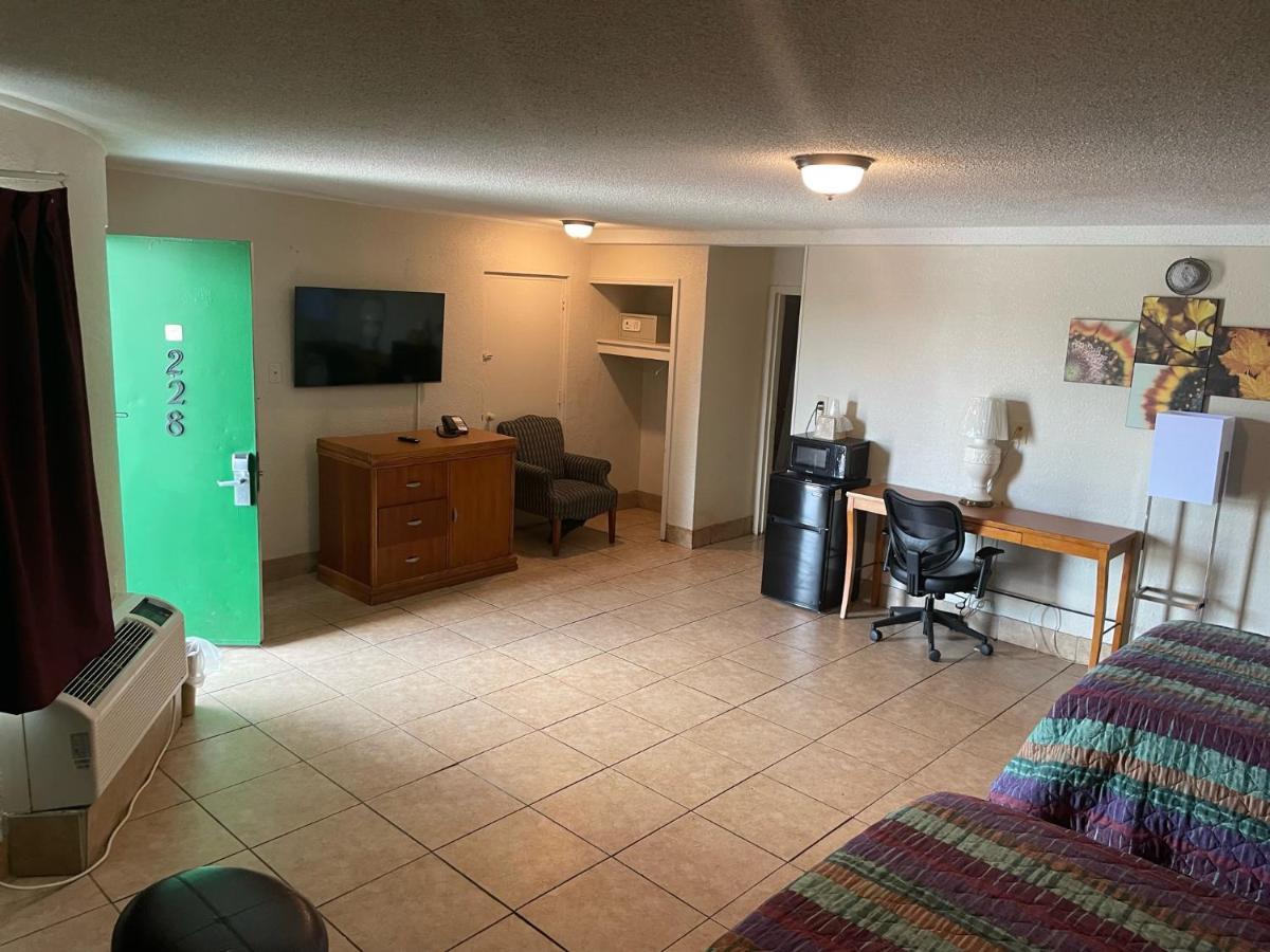Budgetel Inn And Suites - Louisville Buitenkant foto