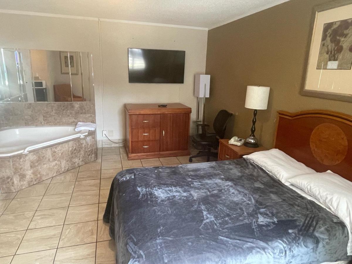 Budgetel Inn And Suites - Louisville Buitenkant foto