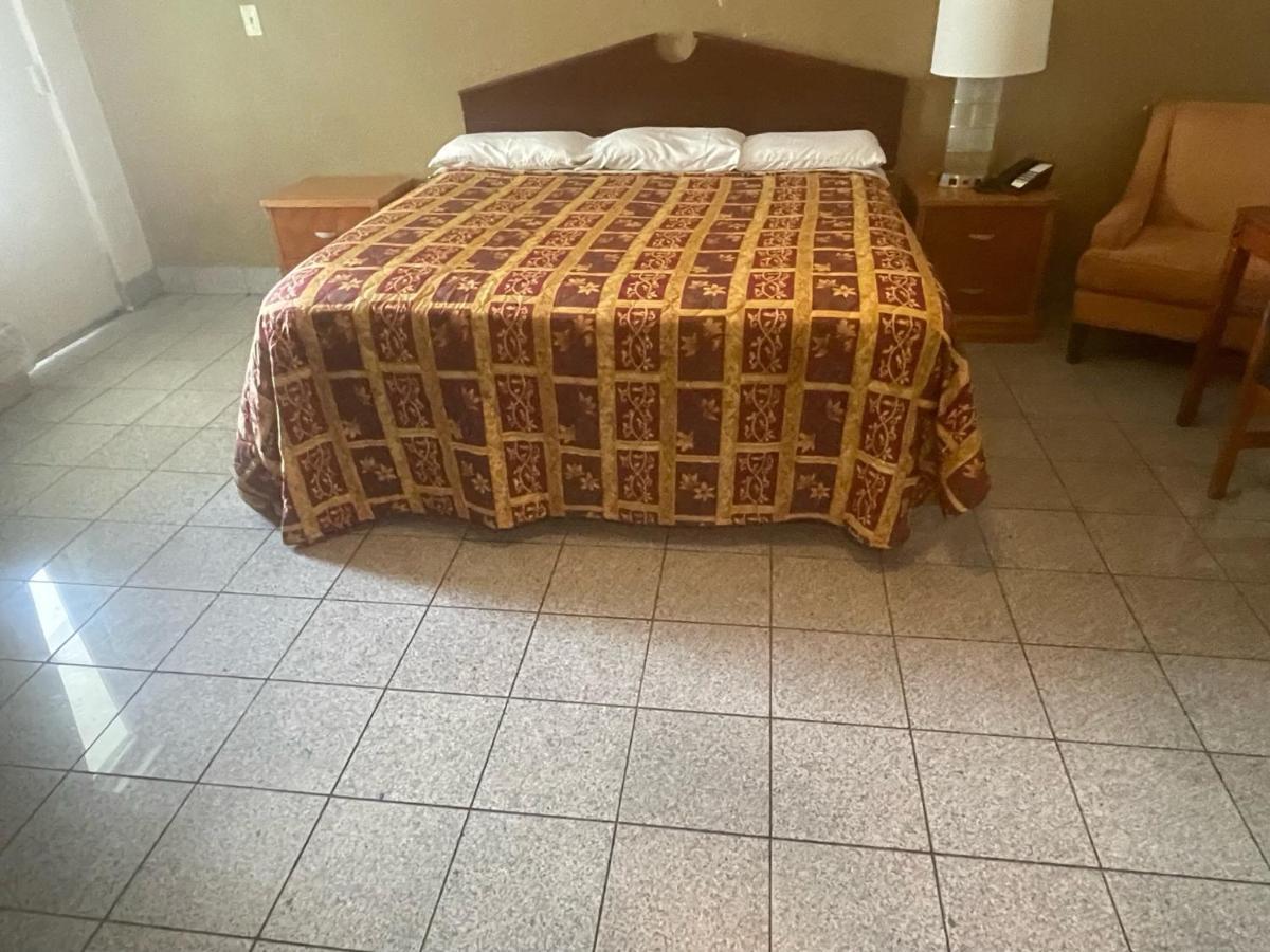 Budgetel Inn And Suites - Louisville Buitenkant foto