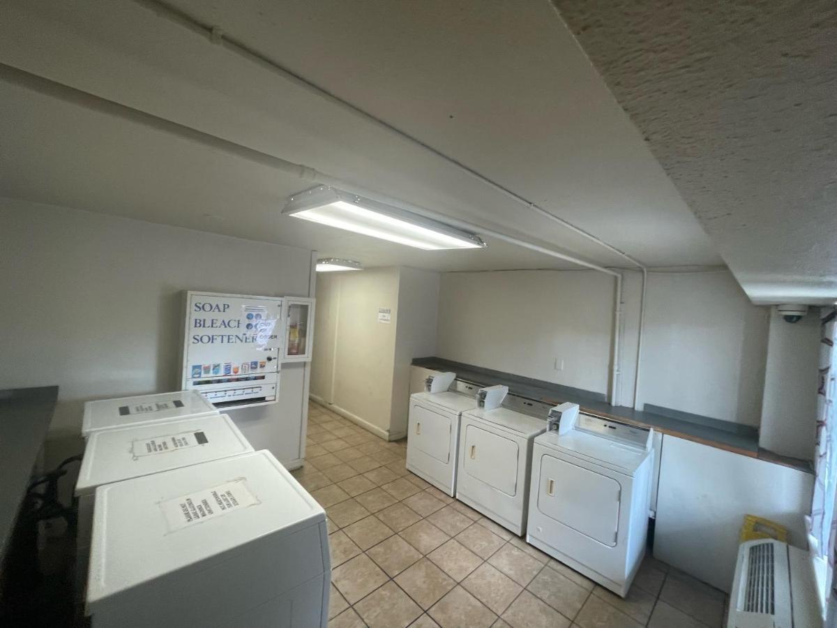 Budgetel Inn And Suites - Louisville Buitenkant foto