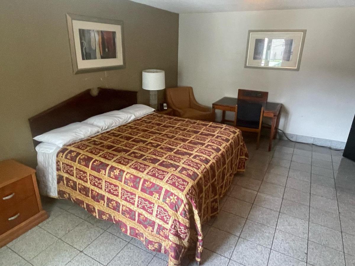 Budgetel Inn And Suites - Louisville Buitenkant foto